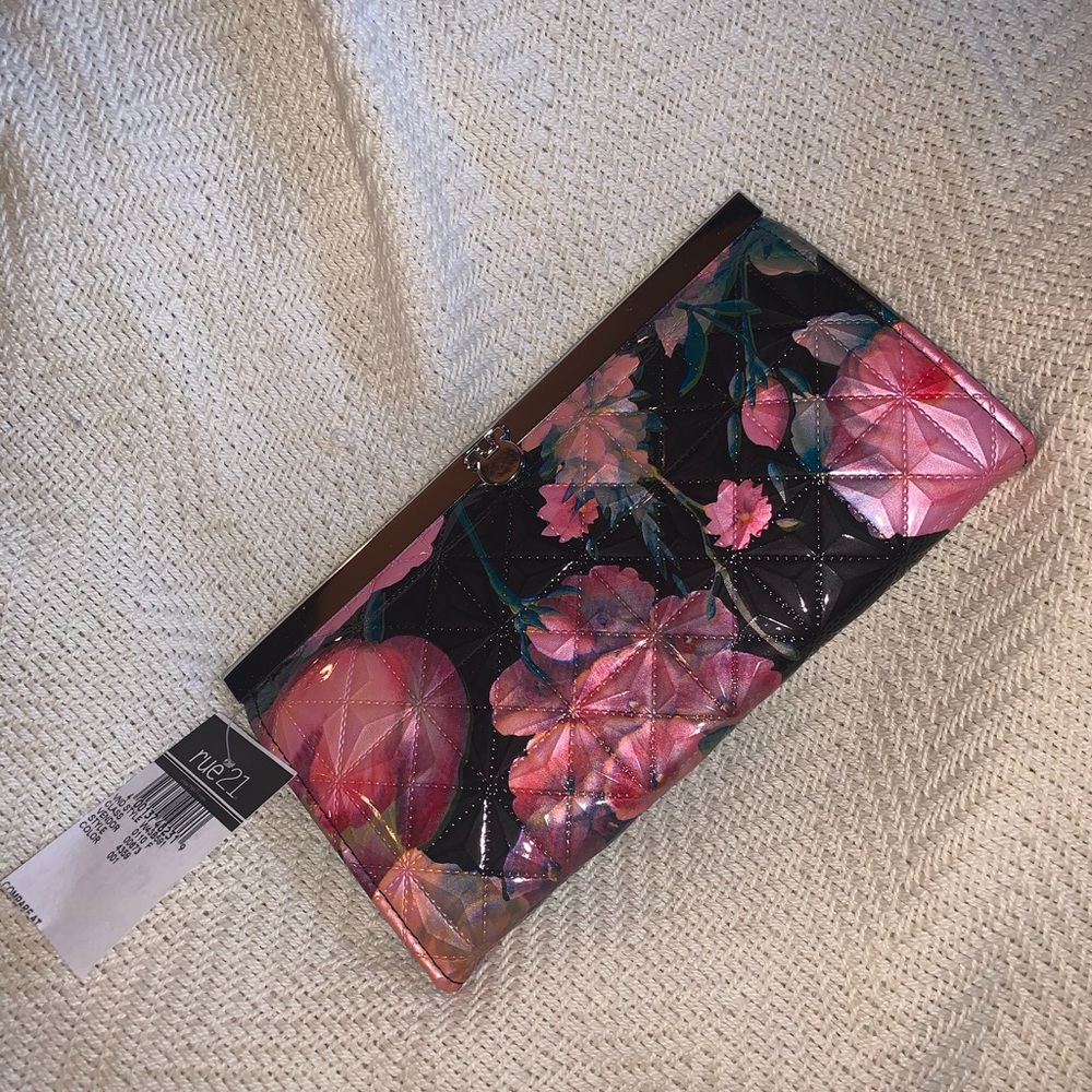 NWT RUE 21 WALLET